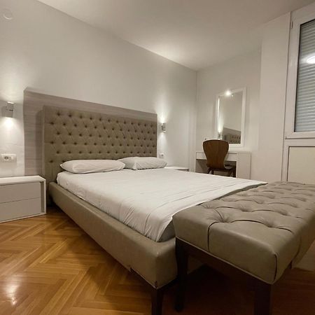 Ruby Luxury Central Apartment Skopje Luaran gambar