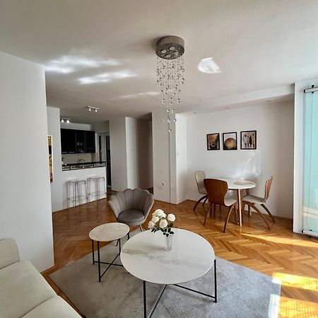 Ruby Luxury Central Apartment Skopje Luaran gambar