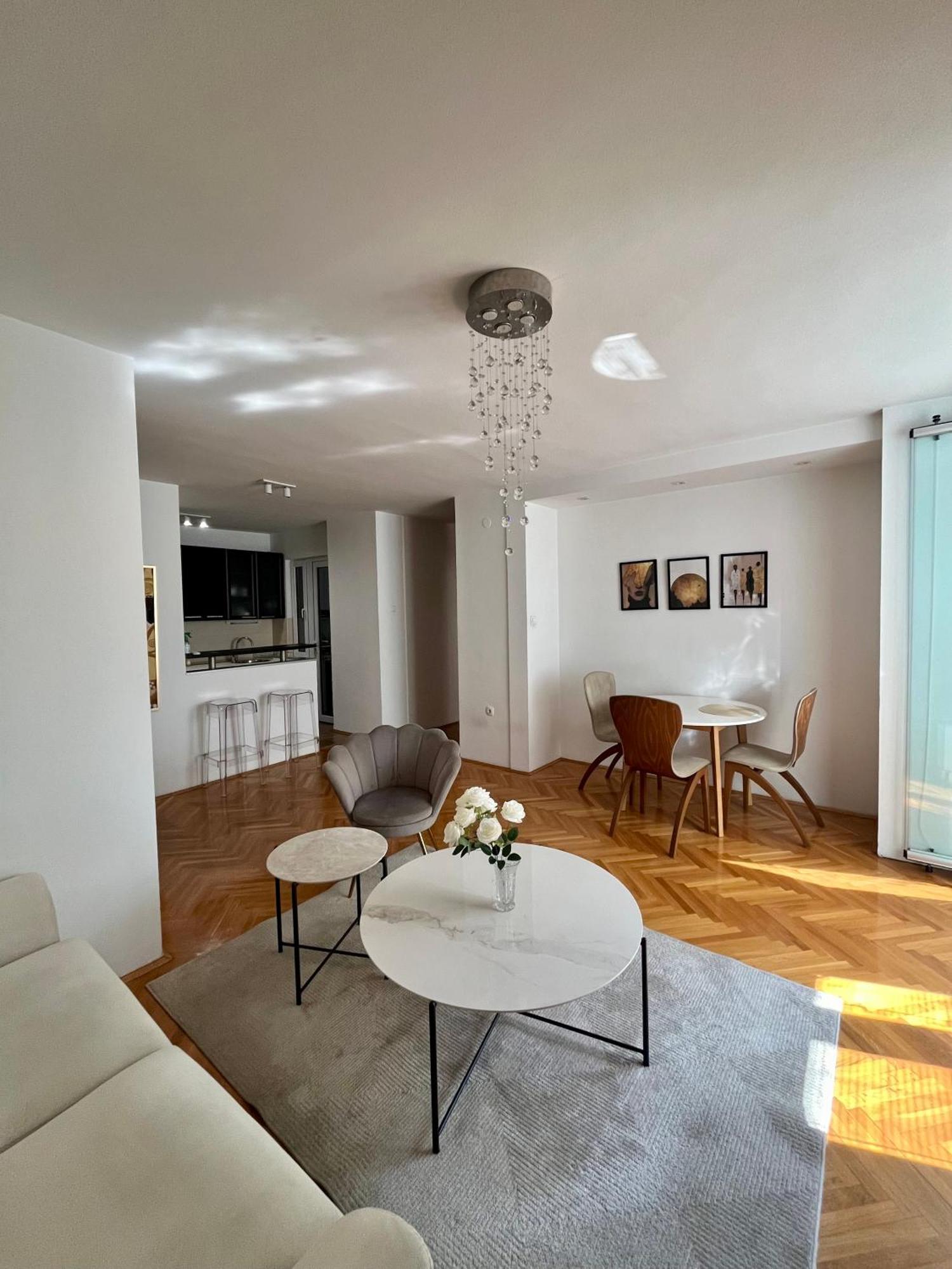 Ruby Luxury Central Apartment Skopje Luaran gambar