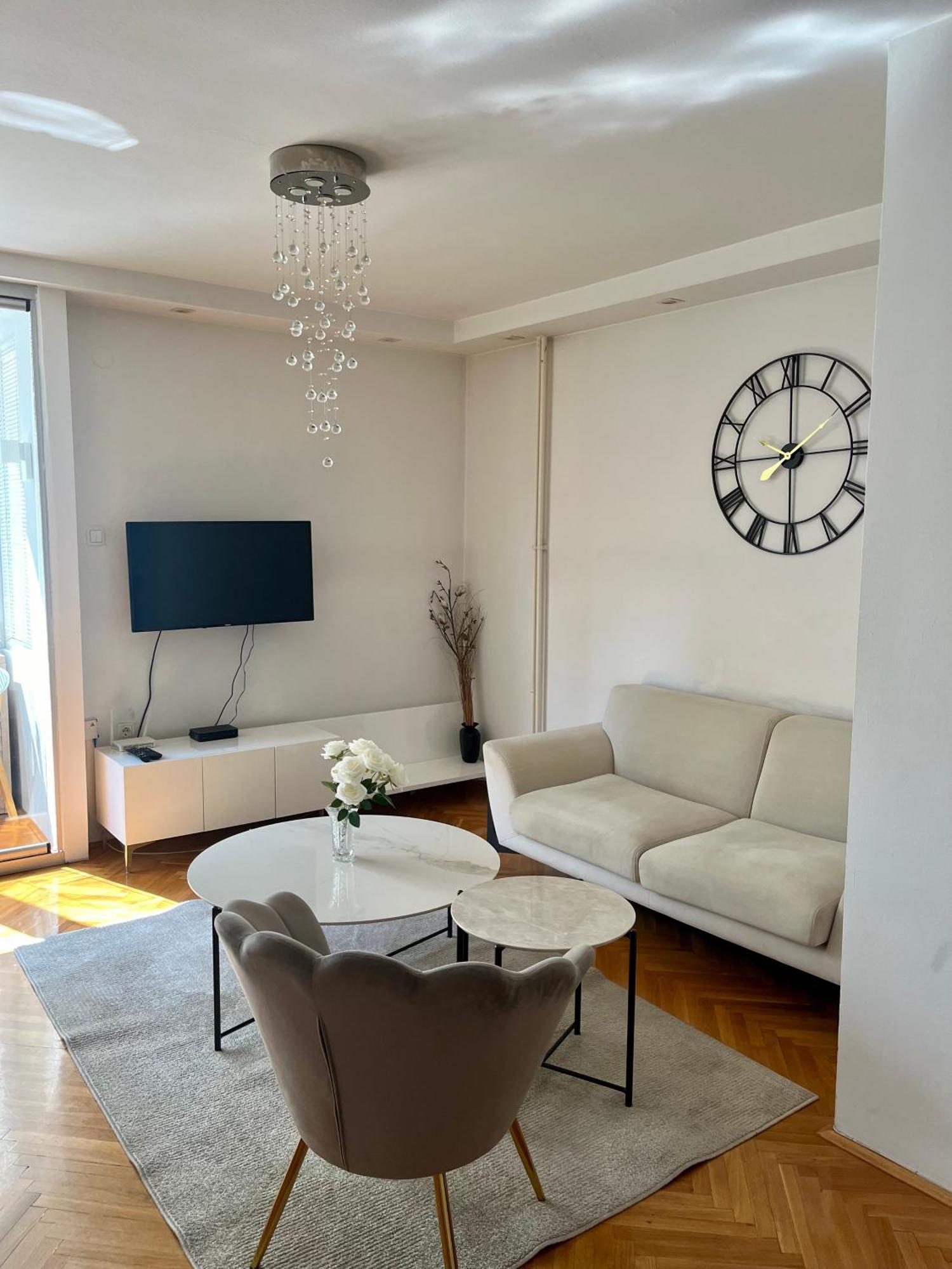 Ruby Luxury Central Apartment Skopje Luaran gambar
